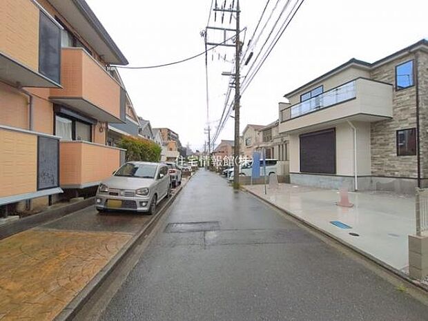 前面道路を含めた現地写真です。