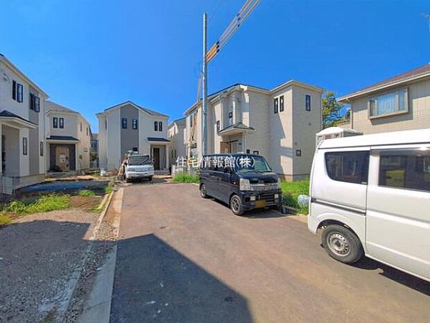 前面道路を含めた現地写真です。