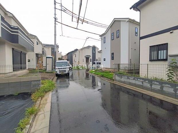 前面道路を含めた現地写真です。