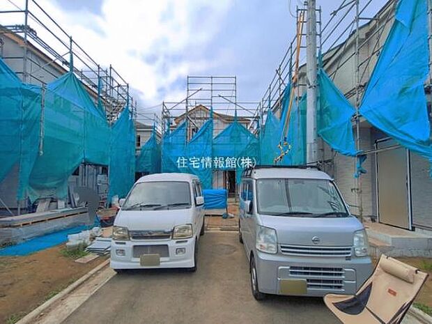 前面道路を含めた現地写真です。