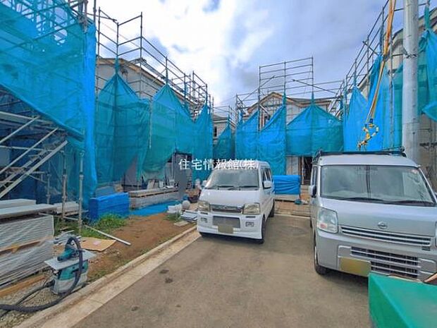 前面道路を含めた現地写真です。