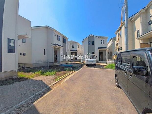 前面道路を含めた現地写真です。
