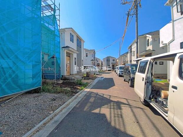 前面道路を含めた現地写真です。