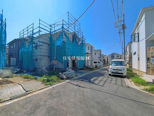 前面道路を含めた現地写真です。