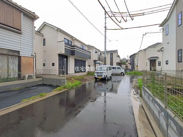 前面道路を含めた現地写真です。