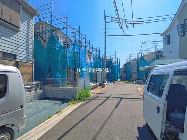 前面道路を含めた現地写真です。