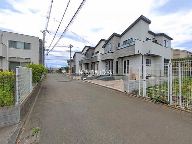 前面道路を含めた現地写真です。