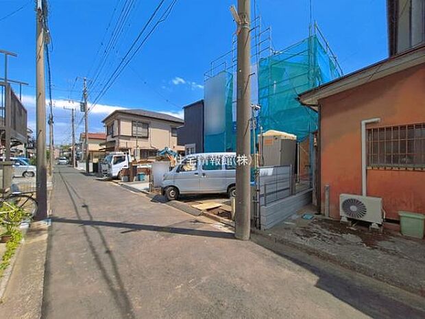 前面道路を含めた現地写真です。