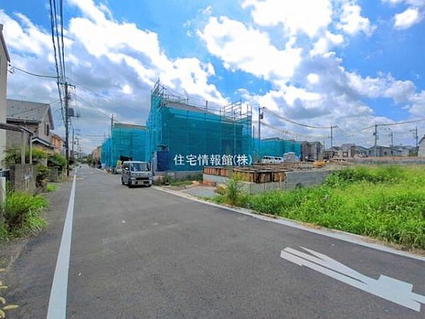 前面道路を含めた現地写真です。