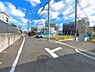 外観：前面道路を含めた現地写真です。