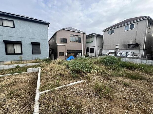 前面道路は約6mございます。