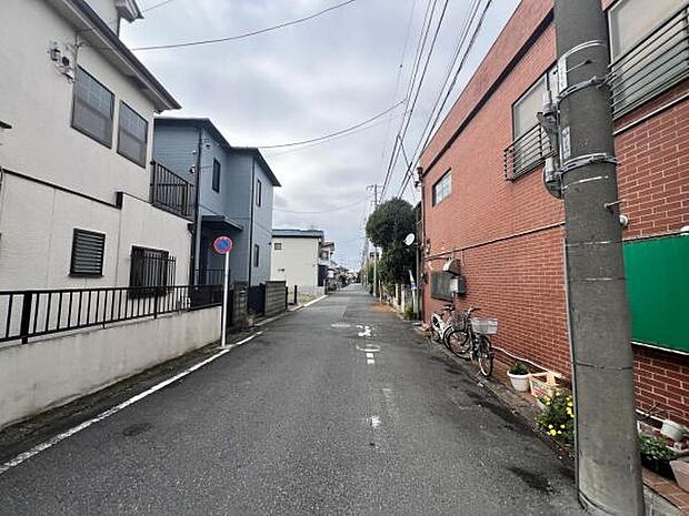 前面道路を含めた現地写真です。ぜひ周辺環境も併せてご覧ください。