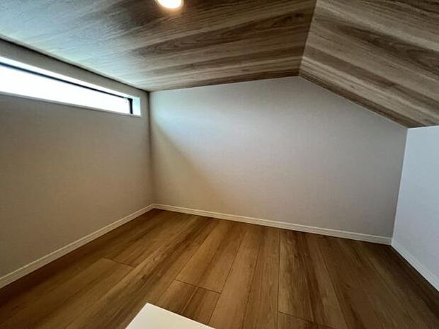 いつでもお部屋をスッキリお使い頂ける収納スペースを設置。