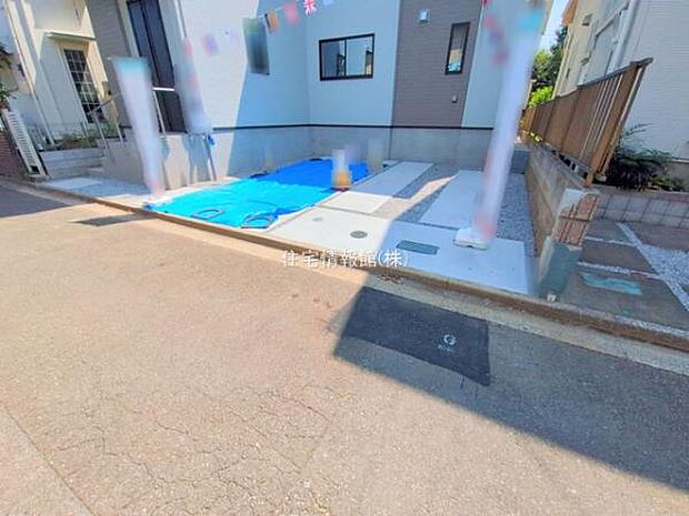 前面道路を含めた現地写真です。