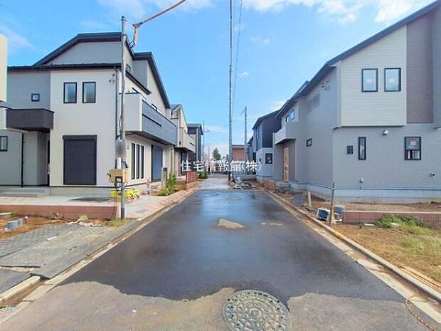 前面道路を含めた現地写真です。