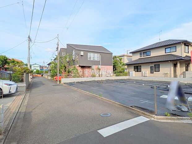 前面道路を含めた現地写真です。