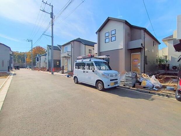 前面道路を含めた現地写真です。