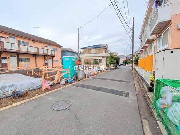 前面道路を含めた現地写真です。