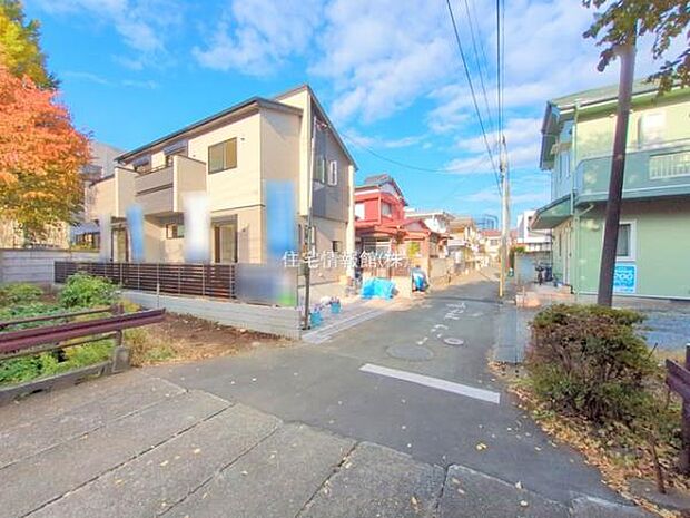 前面道路を含めた現地写真です。