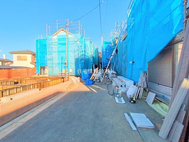 前面道路を含めた現地写真です。