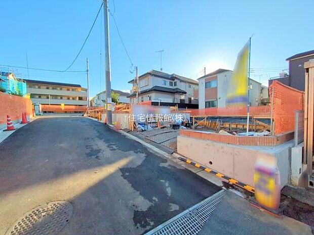 前面道路を含めた現地写真です。