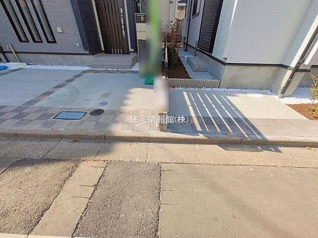 前面道路を含めた現地写真です。