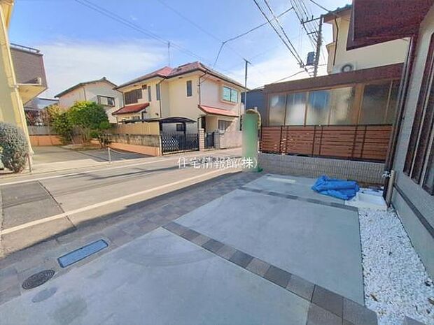 前面道路を含めた現地写真です。