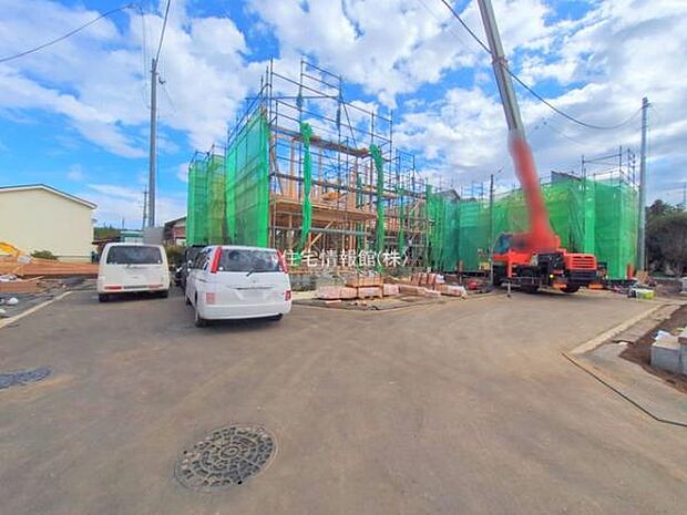 前面道路を含めた現地写真です。