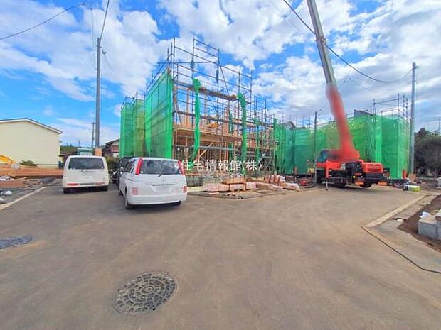 前面道路を含めた現地写真です。