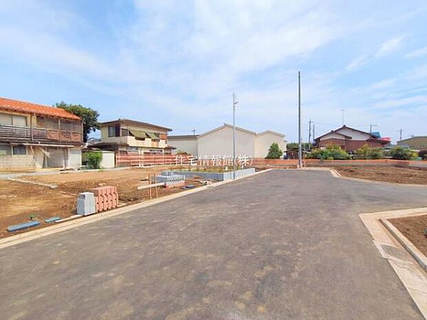 前面道路を含めた現地写真です。