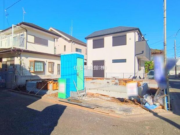 前面道路を含めた現地写真です。