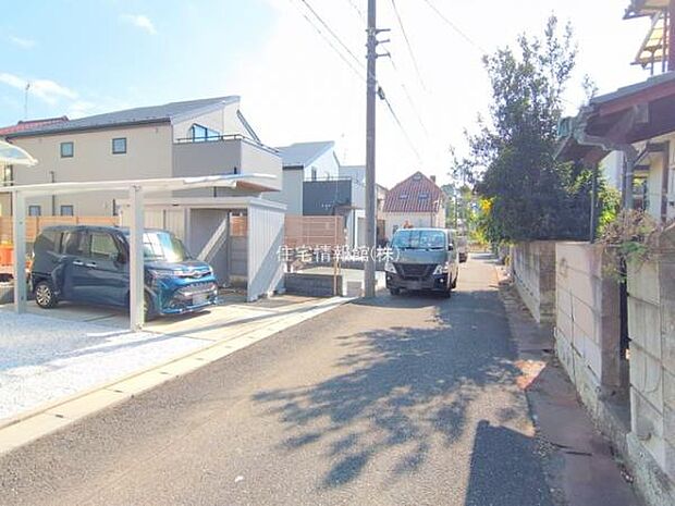 前面道路を含めた現地写真です。