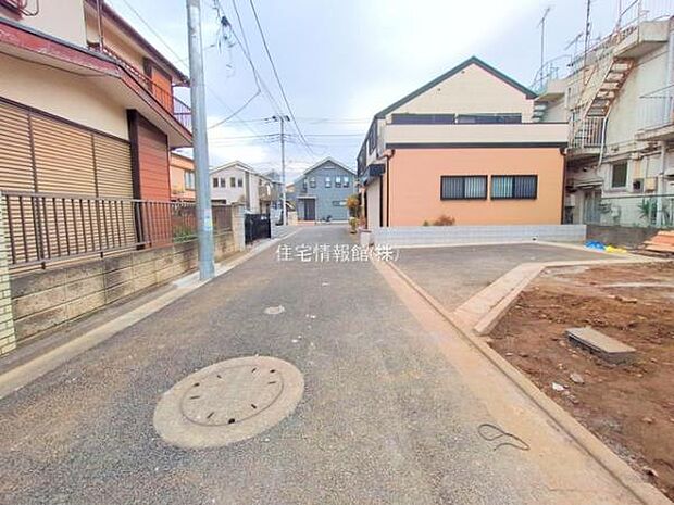 前面道路を含めた現地写真です。