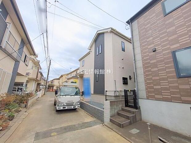 前面道路を含めた現地写真です。