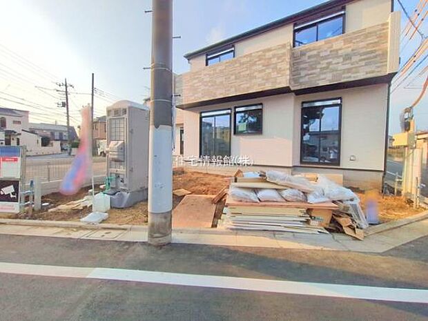 前面道路を含めた現地写真です。