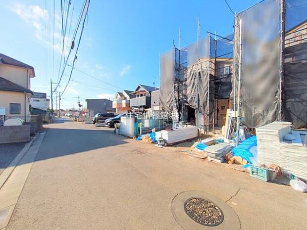 前面道路を含めた現地写真です。