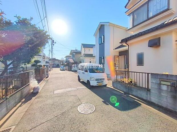 前面道路を含めた現地写真です。