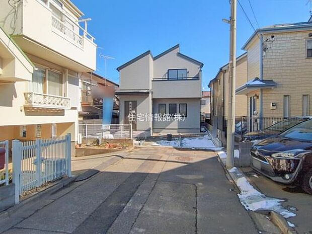 前面道路を含めた現地写真です。