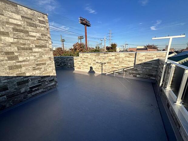 ルーフバルコニーは開放感があり、洗濯物を干すだけでなく、ご家族に合わせた楽しみ方ができますね。