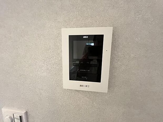 訪問者を確認できるTVモニター付きインターフォンです。