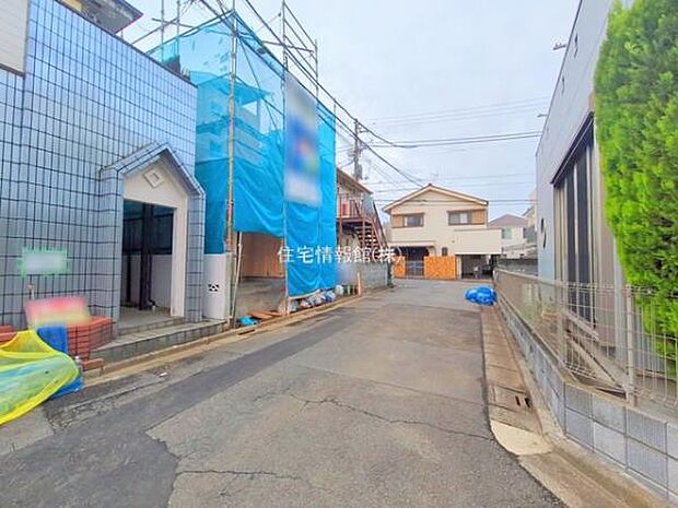 前面道路を含めた現地写真です。