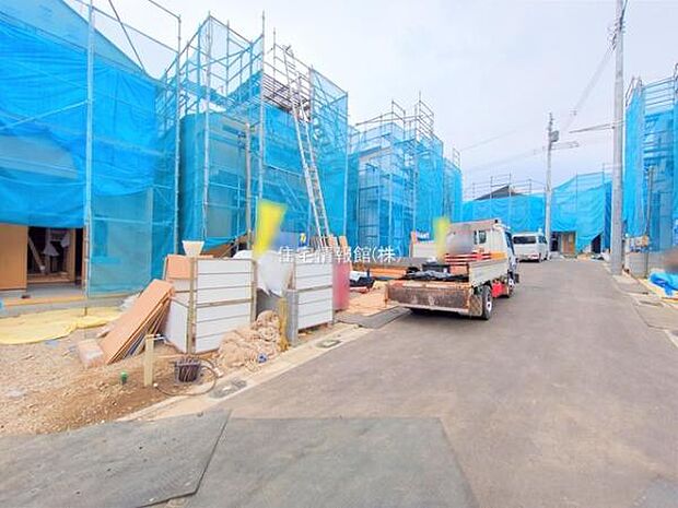 前面道路を含めた現地写真です。