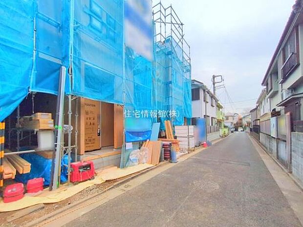 前面道路を含めた現地写真です。