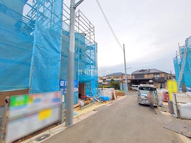 前面道路を含めた現地写真です。