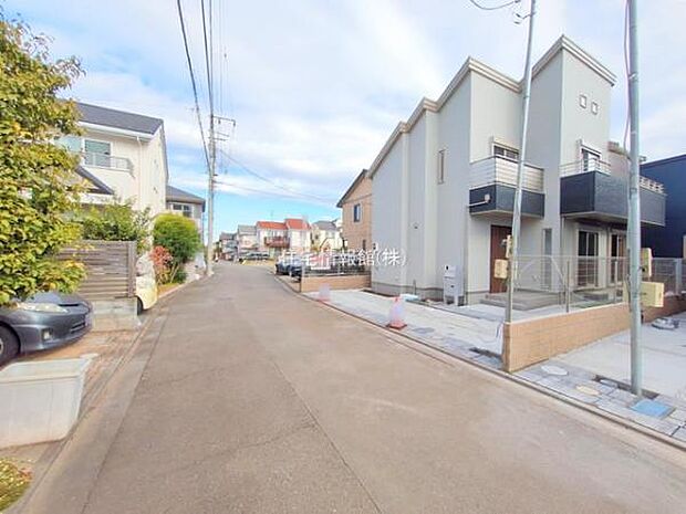 前面道路を含めた現地写真です。