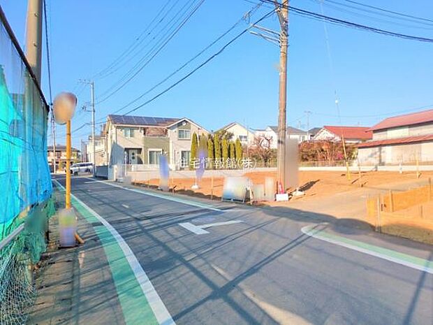 前面道路を含めた現地写真です。