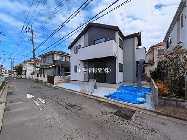 前面道路を含めた現地写真です。