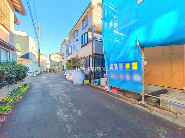 前面道路を含めた現地写真です。