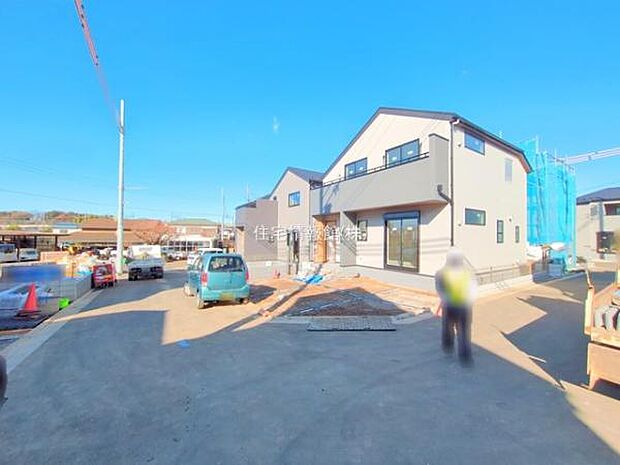 前面道路を含めた現地写真です。