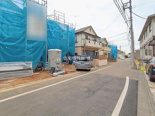 前面道路を含めた現地写真です。